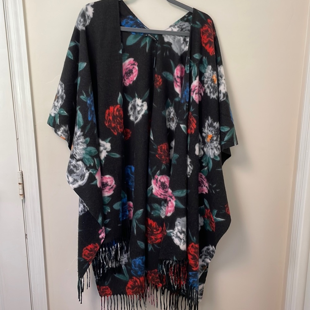 Black flower print duster with fringe.